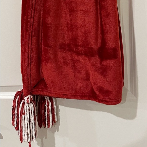 RAE DUNN Soft Plush Throw - Picture 4 of 9